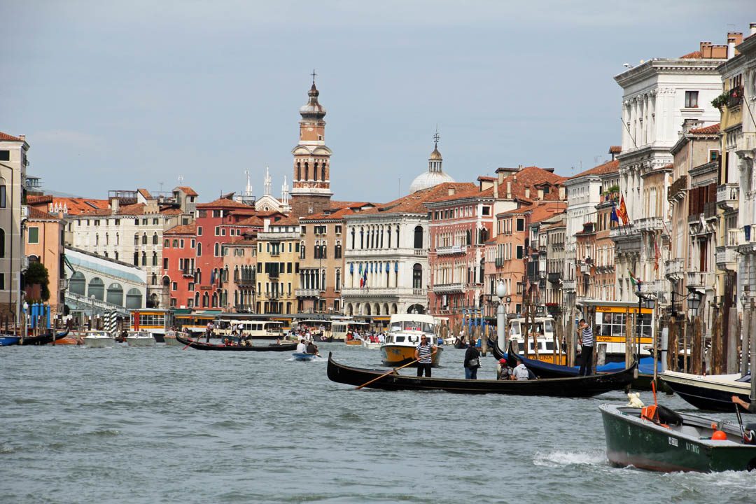Venise et ses canaux et gondoles