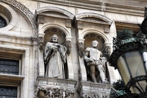 statues façade Hôtel de Ville Paris