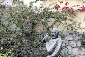 Statue dans la ville de Sartène en Corse du sud