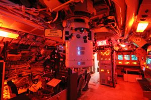 Sonars et périscopes dans un sous-marin
