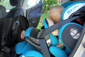 Voyager avec bébé, road-trip, voiture avec un bébé | www.happyusbook.com