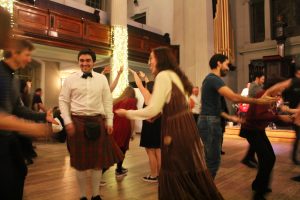 Initiation à la danse écossaise lors d'une Ceilidh